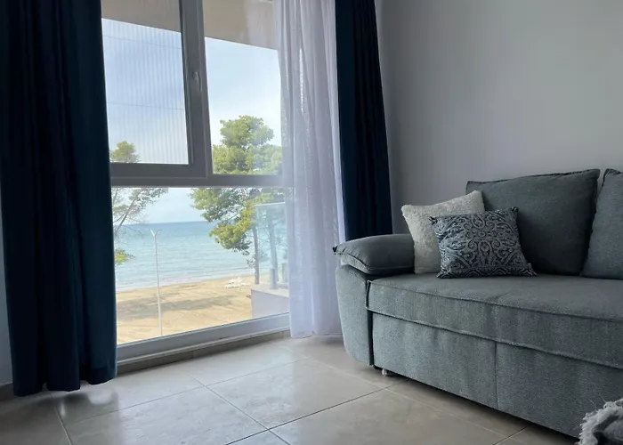 Andrras House Beachfront With Sea View Apartament