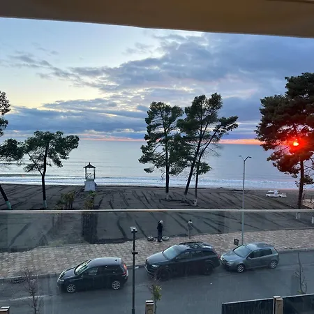 アパート Andrras House Beachfront With Sea View Shëngjin