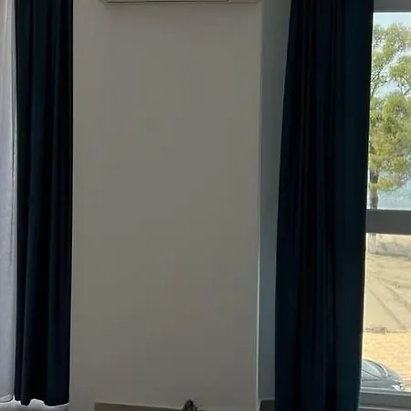 Andrras House Beachfront With Sea View Shëngjin